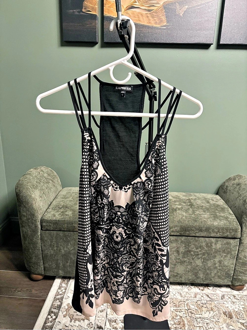 Express Floral tank in Black & beige Size L
